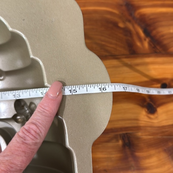 Nordic Ware Aluminum Cast Beehive Cake Pan - Picture 5 of 5